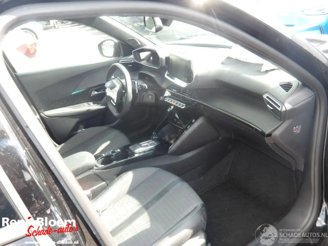 Peugeot 2008 2023 фото 11