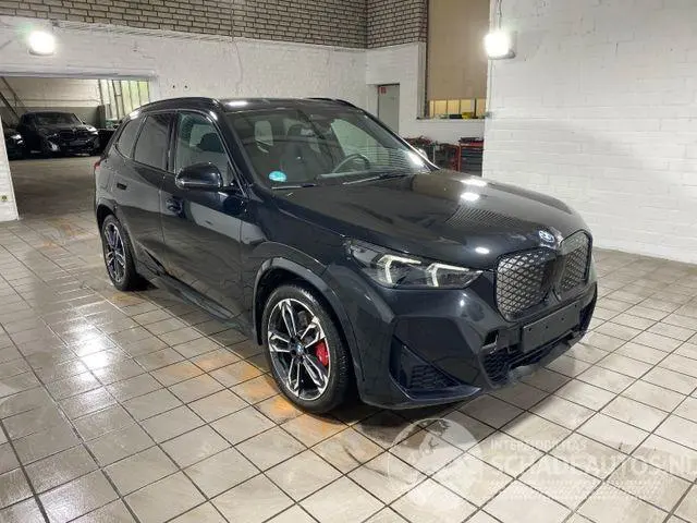 BMW iX1 2025 фото 3