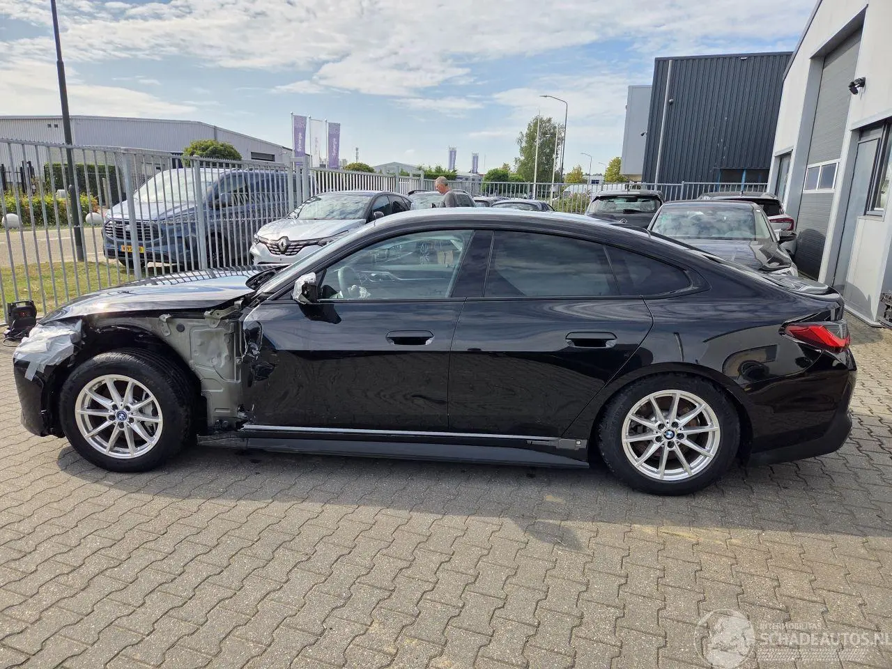 BMW i4 2024 фото 8