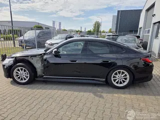 BMW i4 2024 фото 8