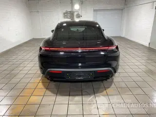 Porsche Taycan 2025 фото 11