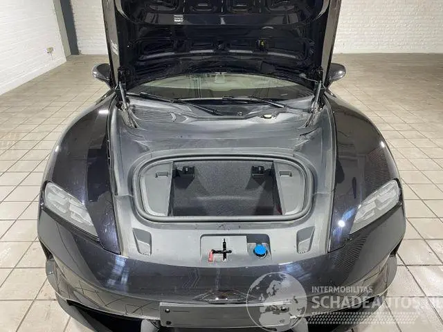 Porsche Taycan 2025 фото 12