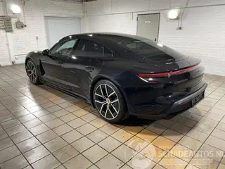 Porsche Taycan 2025 фото 9