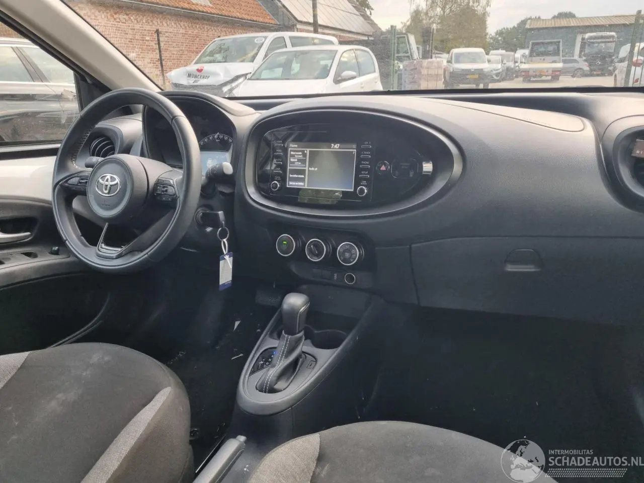 Toyota Aygo 2023 фото 10