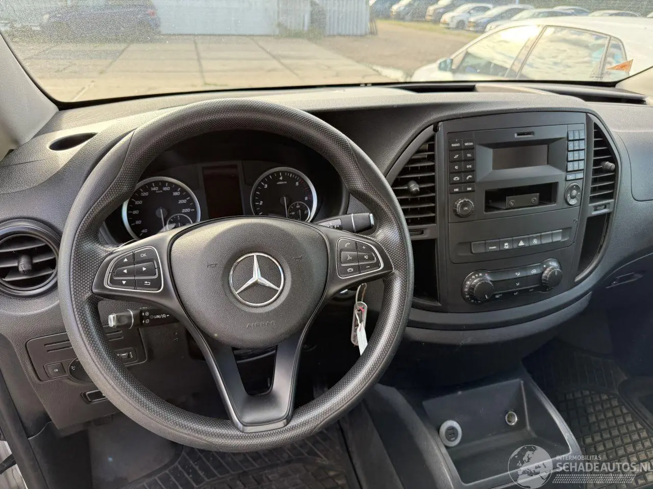 Mercedes Vito 2019 photo 11