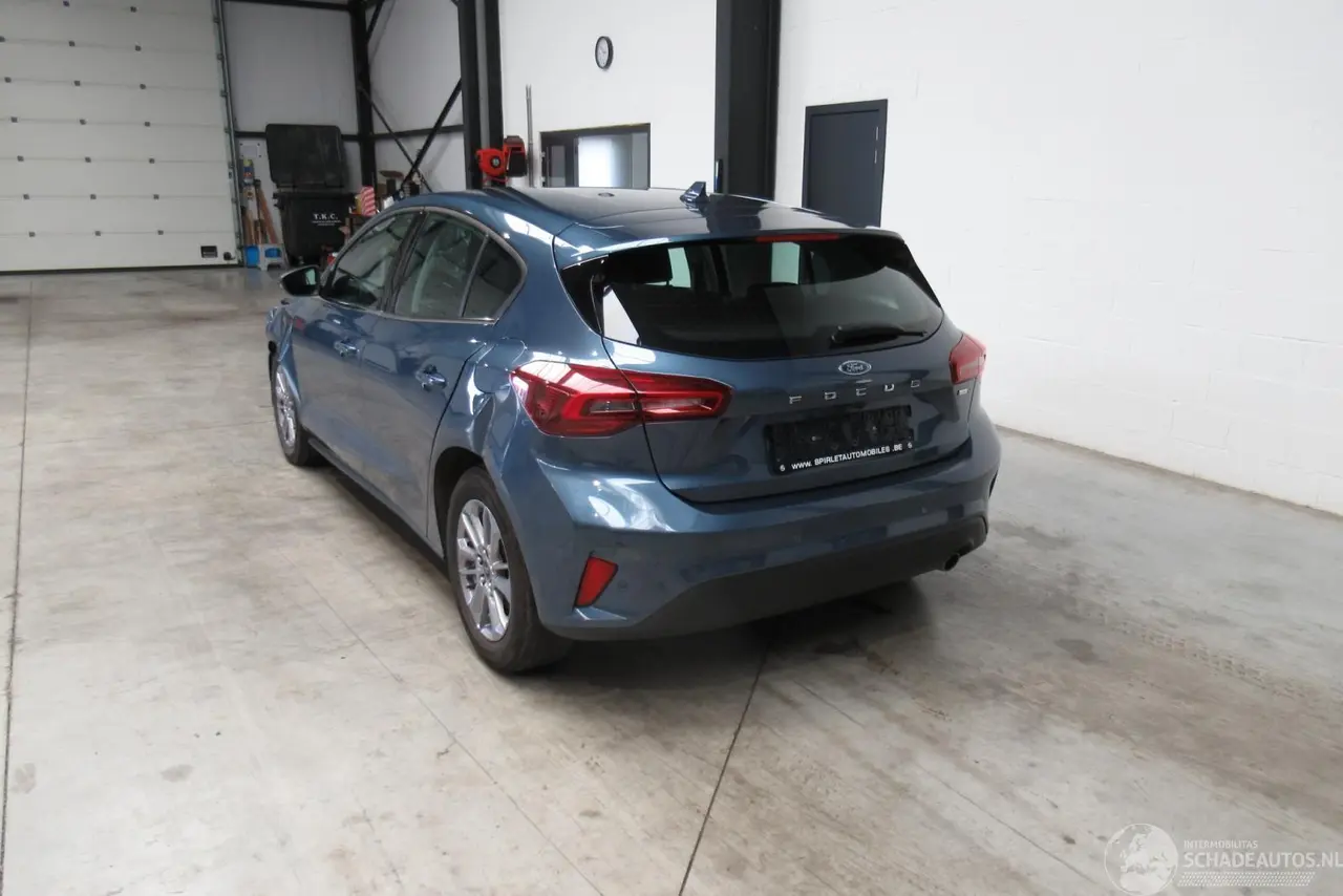 Ford Focus 2023 photo 3