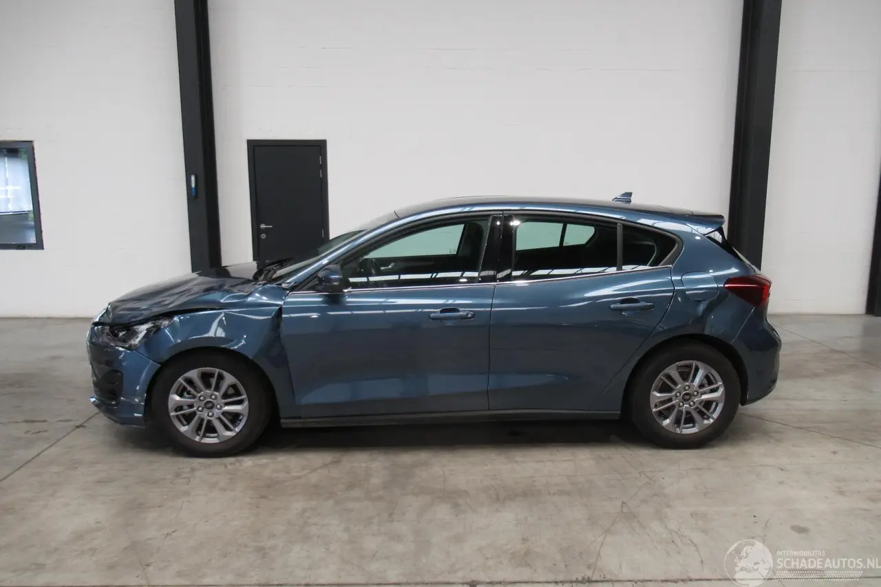 Ford Focus 2023 photo 2