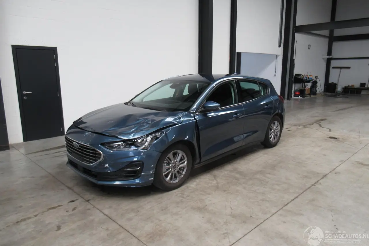 Ford Focus 2023 photo 1