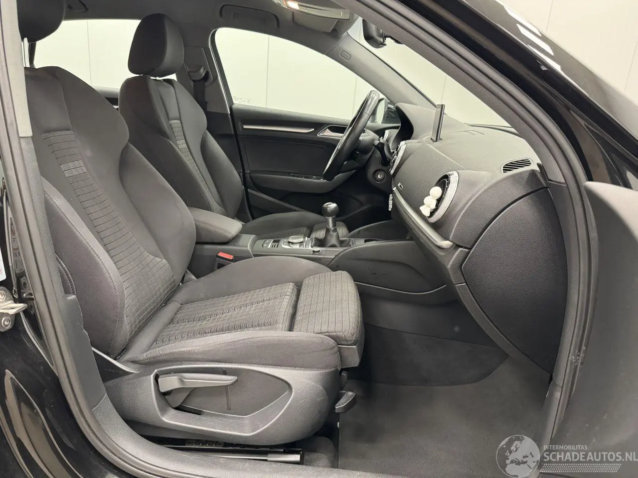 Audi A3 2018 фото 9