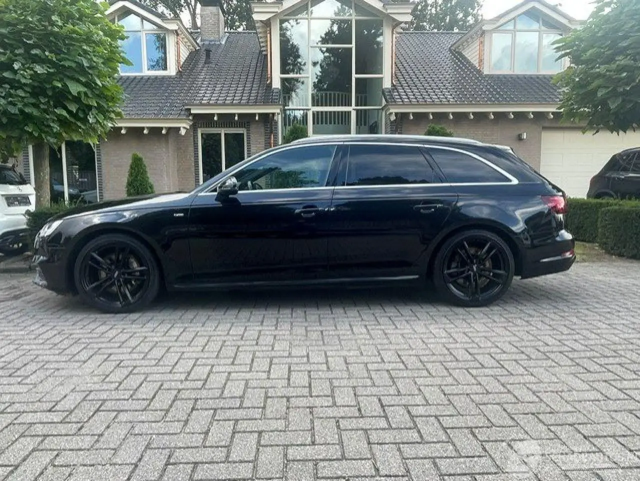 Audi A4 Avant 2018 photo 2