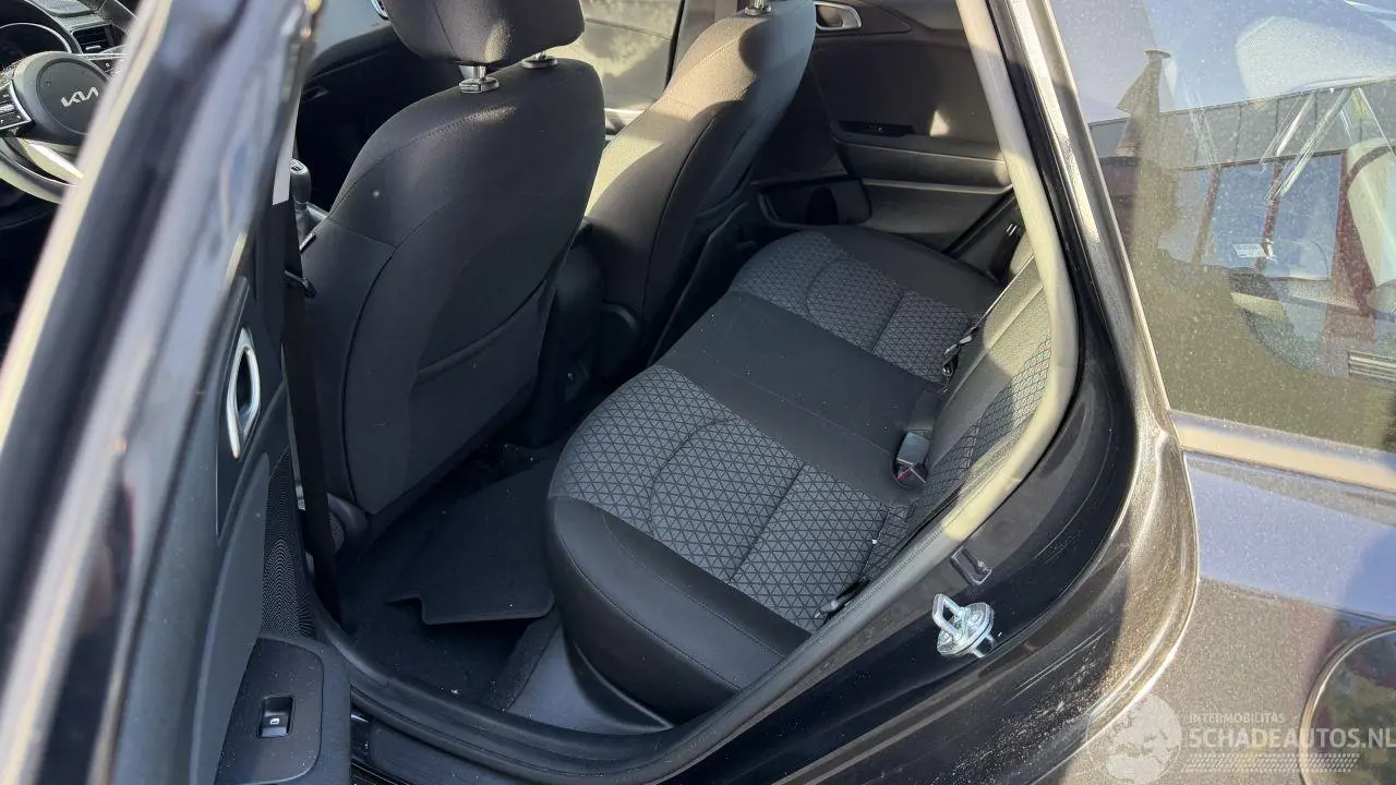 Kia Ceed 2025 фото 10