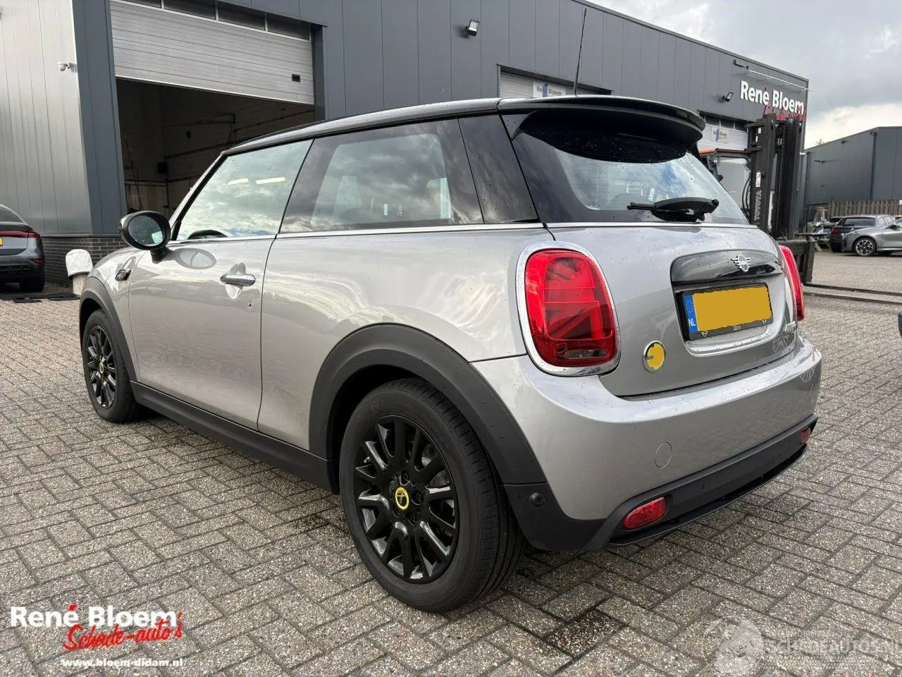Mini Electric 2024 photo 2