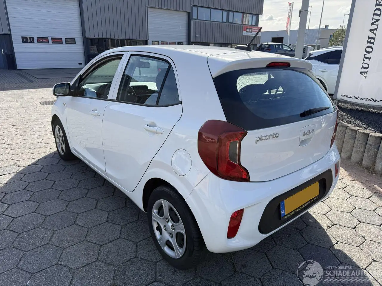 Kia Picanto 2023 photo 6
