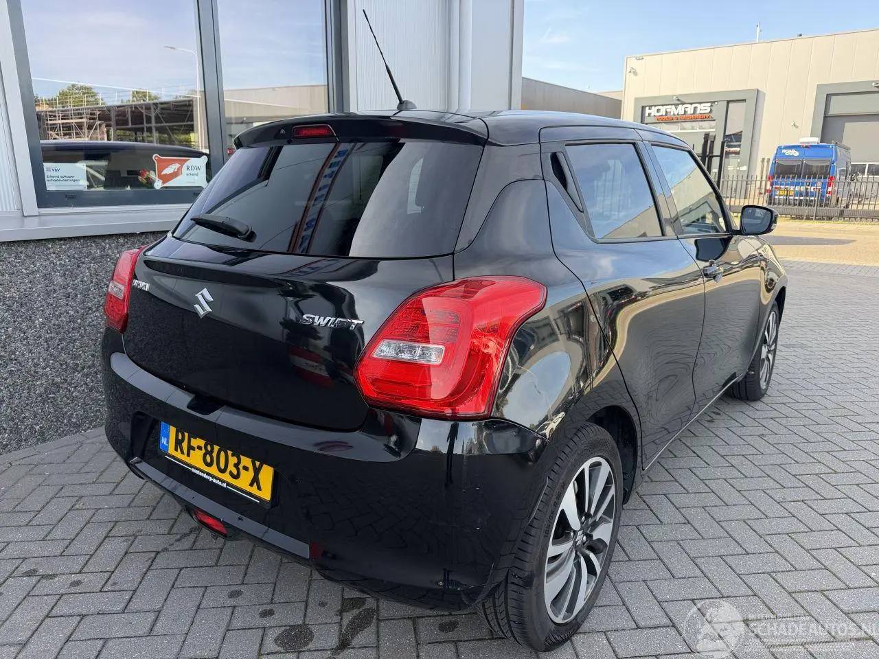 Suzuki Swift 2017 фото 8