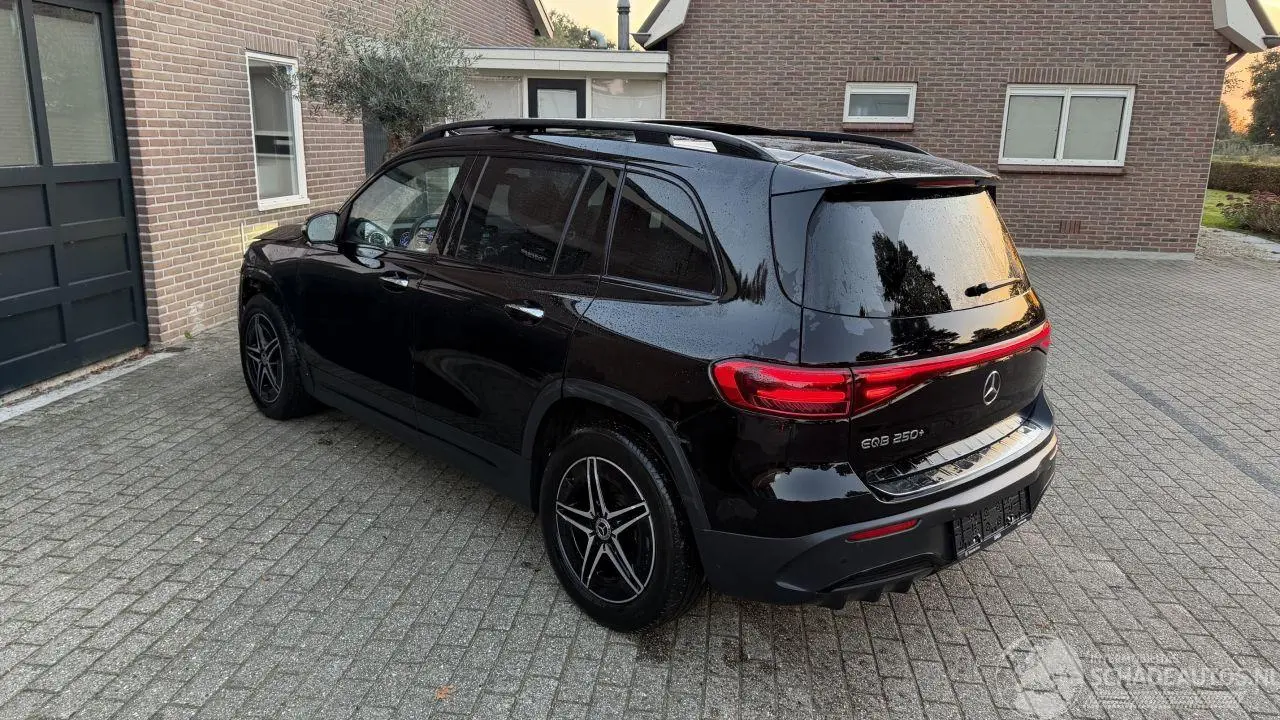 Mercedes EQB 2024 photo 11