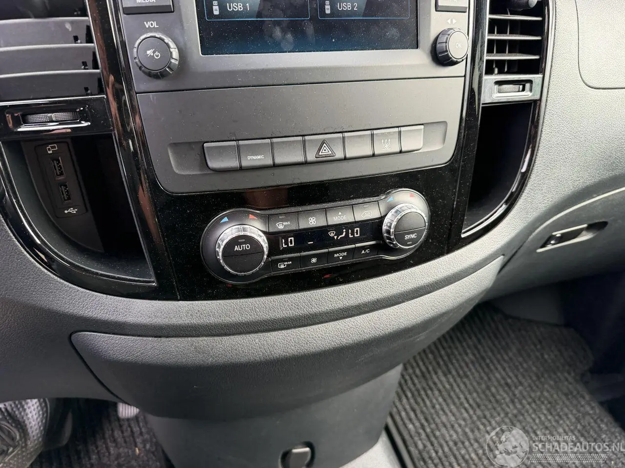 Mercedes Vito 2023 photo 22