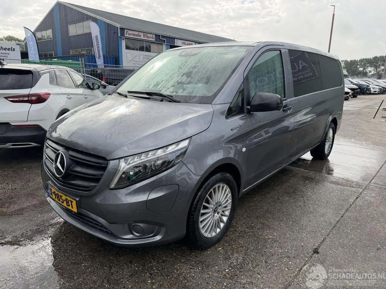 Mercedes Vito 2023 photo 9