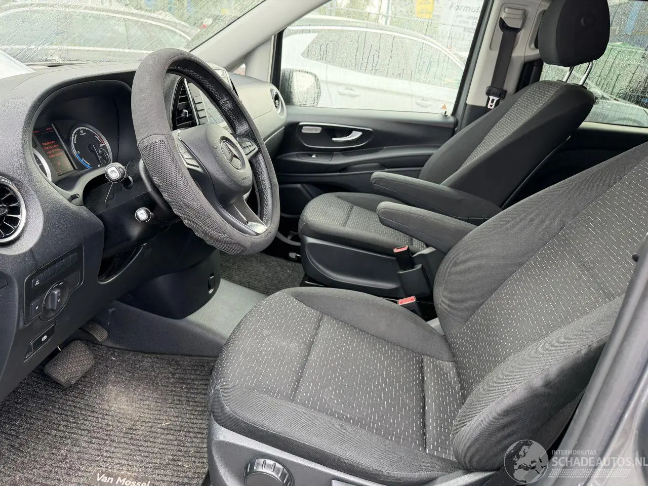 Mercedes Vito 2023 photo 13