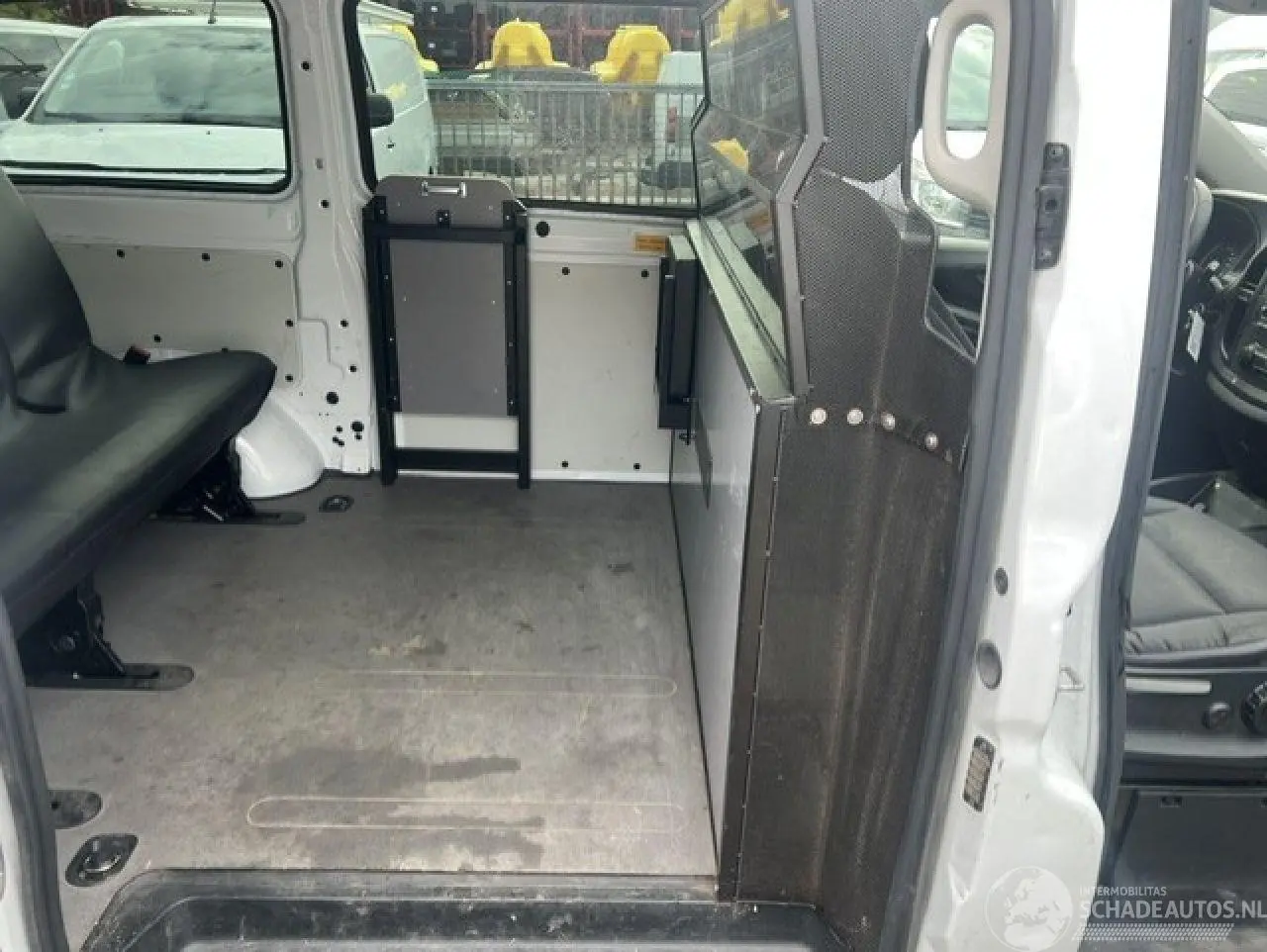 Mercedes Vito 2023 photo 9
