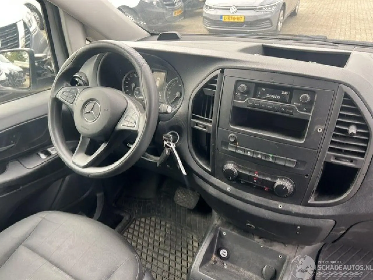 Mercedes Vito 2023 photo 7