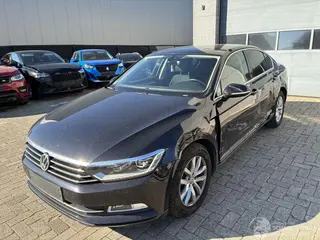 Volkswagen Passat 2019 foto 1