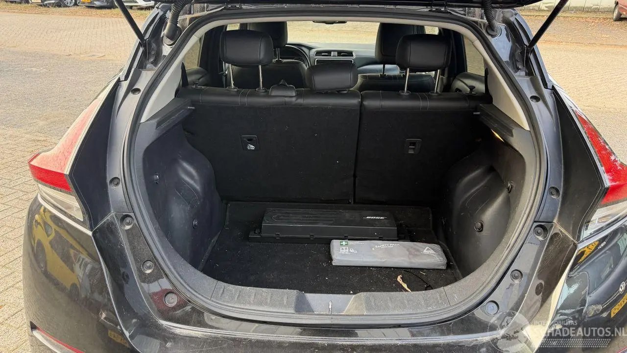Nissan Leaf 2019 фото 11