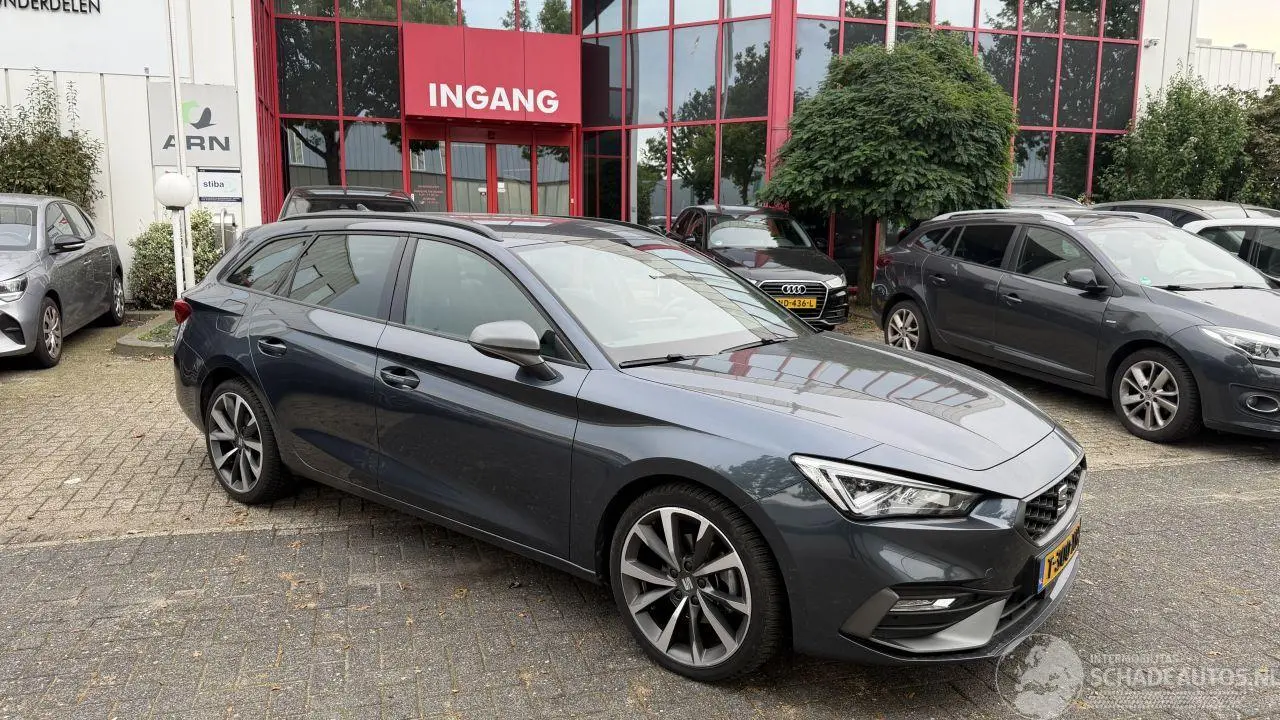 Seat Leon 2023 фото 8