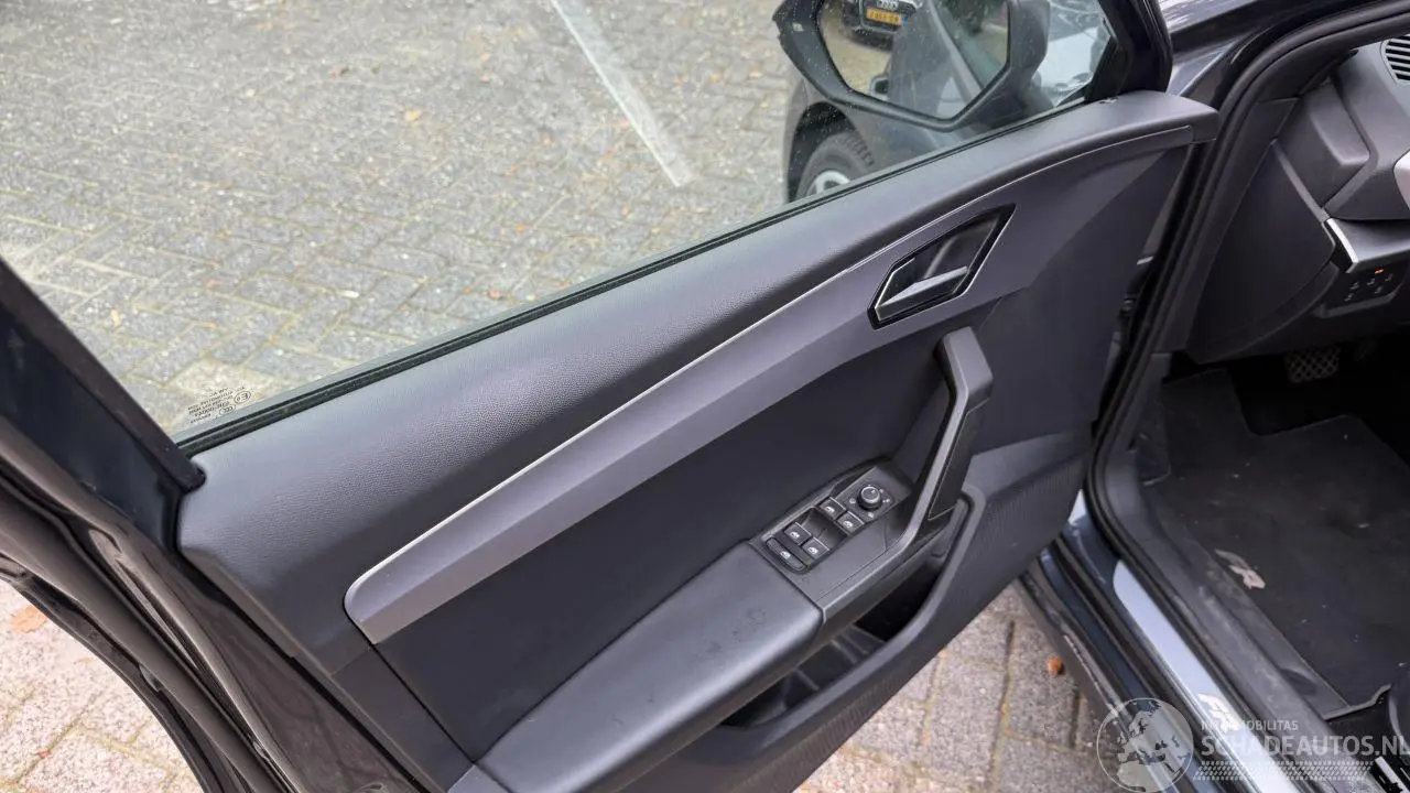 Seat Leon 2023 фото 12