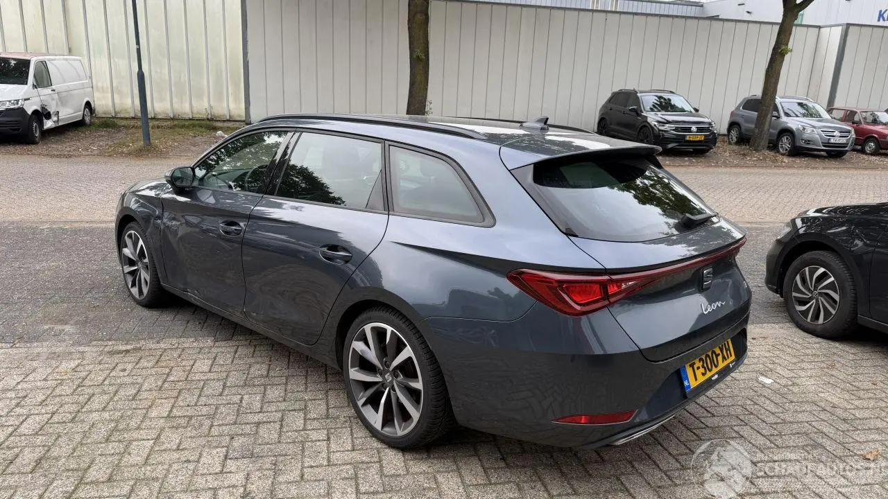 Seat Leon 2023 фото 4