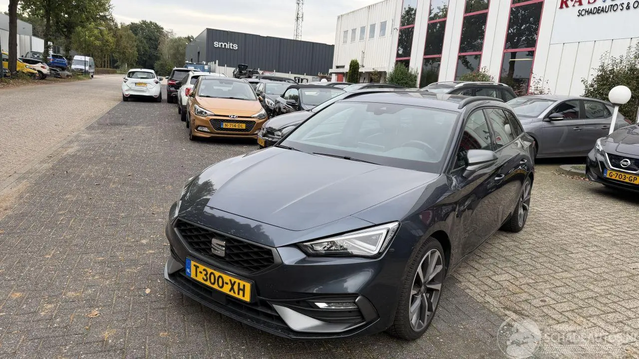 Seat Leon 2023 фото 2