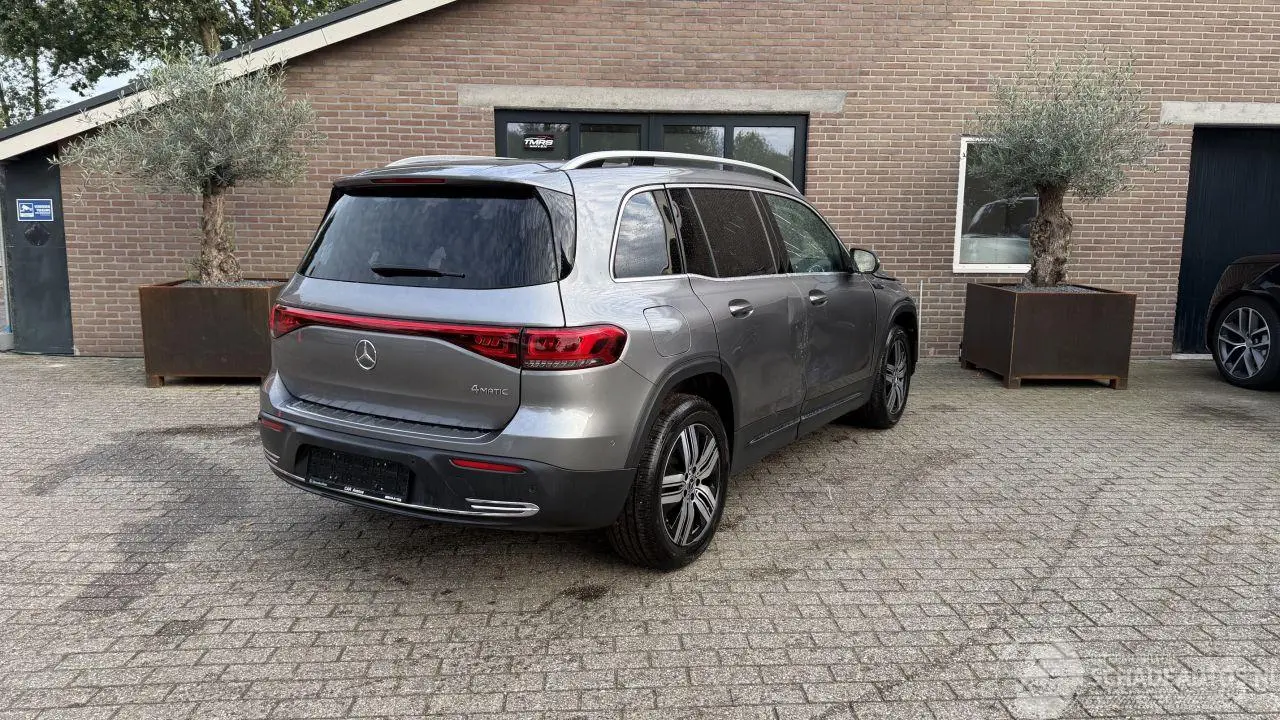 Mercedes EQB 2022 photo 10