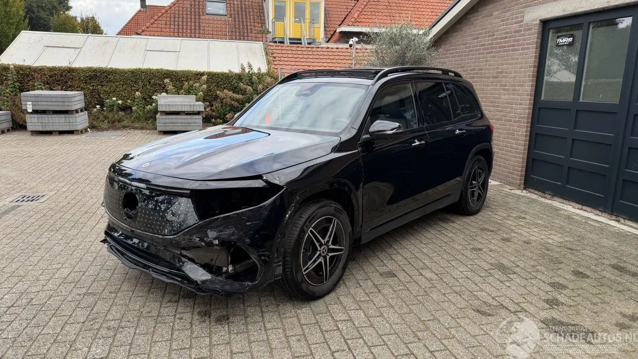 Mercedes EQB 2025 photo 12