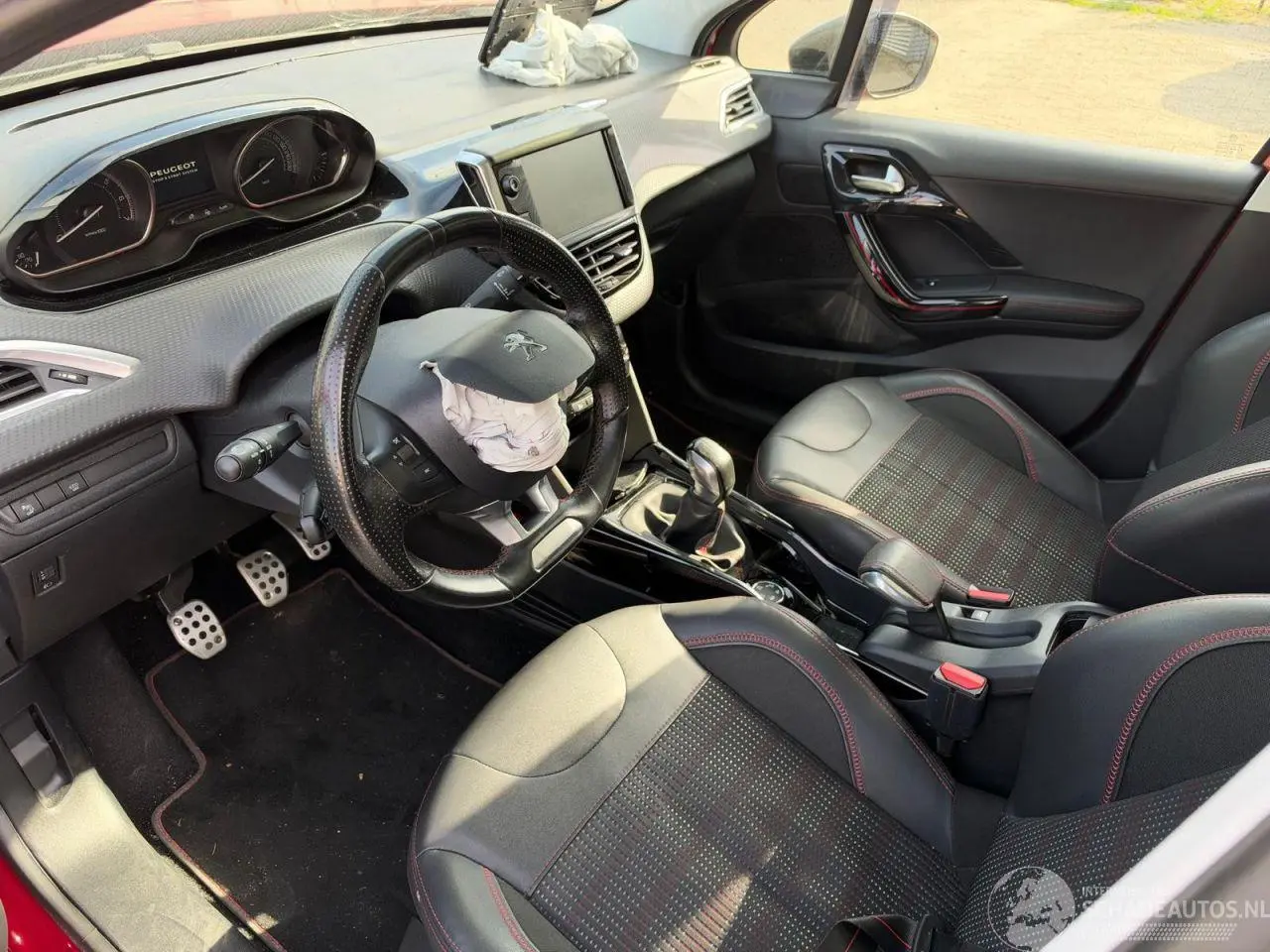 Peugeot 2008 2017 фото 7