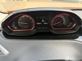 Peugeot 2008 2017 фото 9