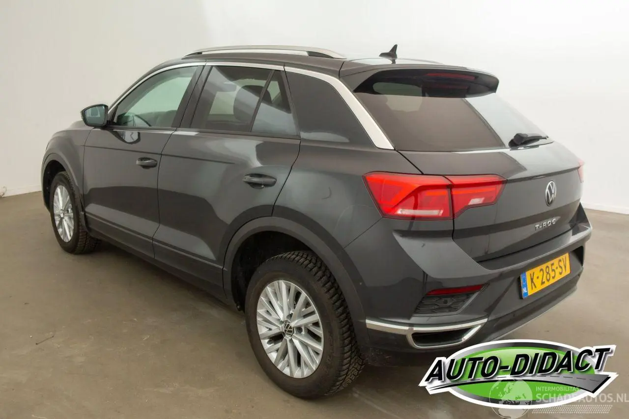 Volkswagen T-Roc 2021 photo 3