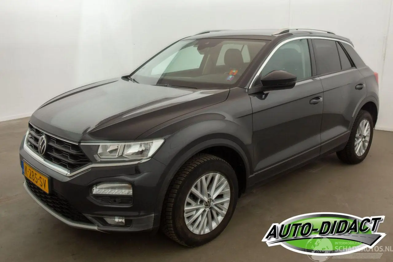 Volkswagen T-Roc 2021 photo 1