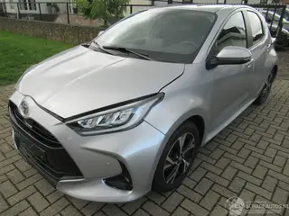 Toyota Yaris 2024 photo 1