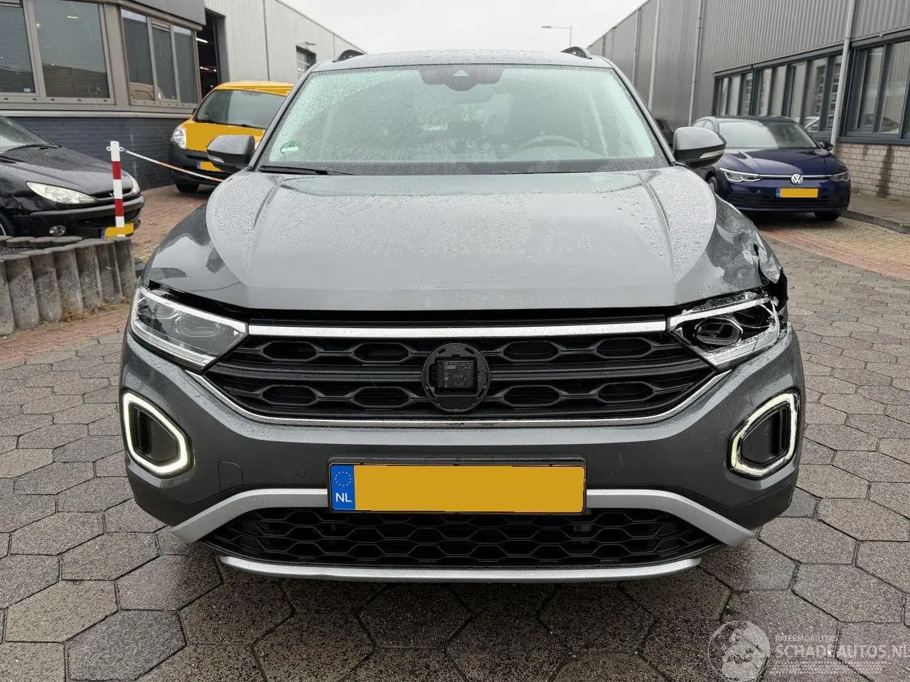 Volkswagen T-Roc 2024 photo 2