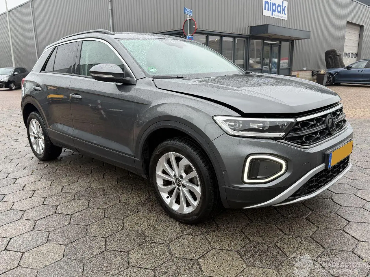 Volkswagen T-Roc 2024 photo 3