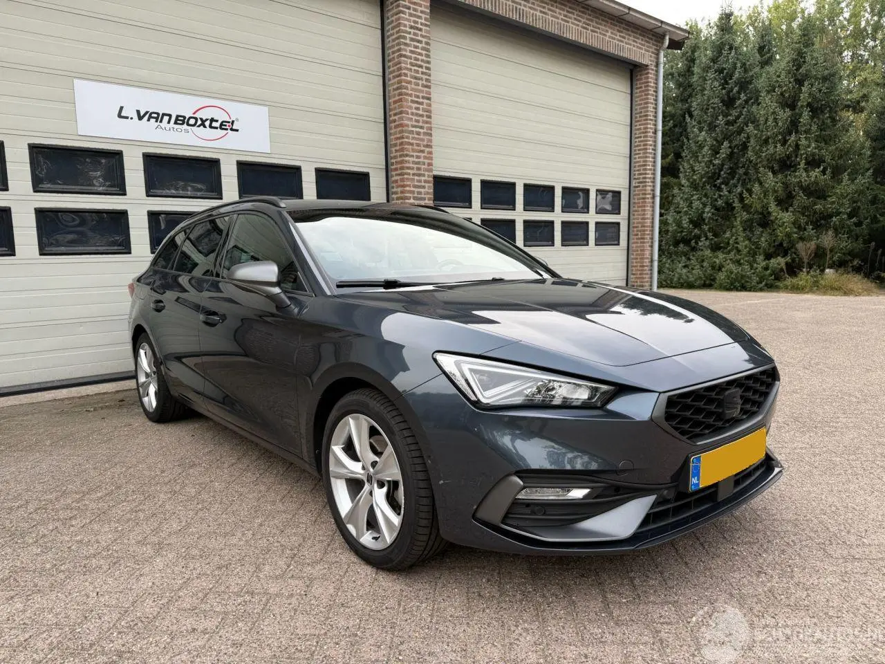 Seat Leon 2023 фото 1