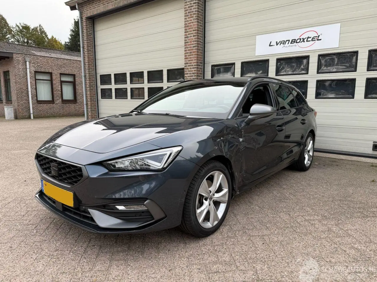 Seat Leon 2023 фото 2