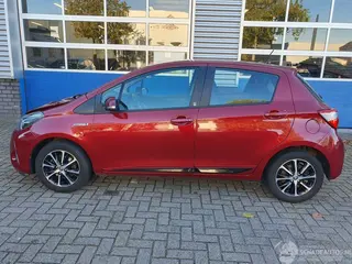 Toyota Yaris 2018 photo 2