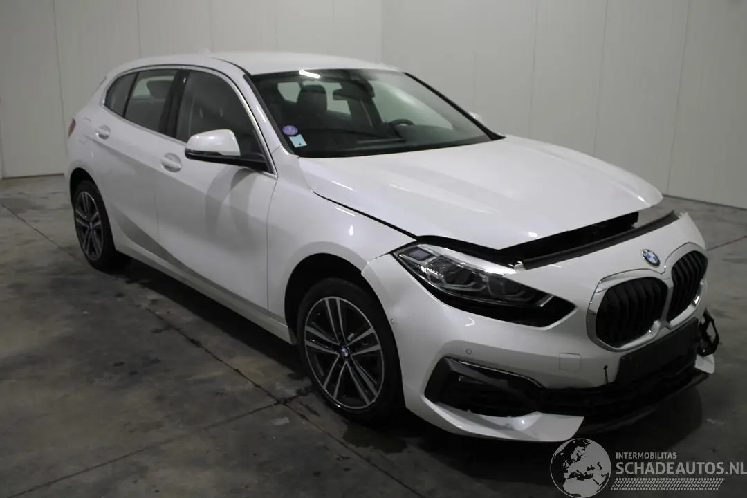 BMW 1-serie 2023 photo 2