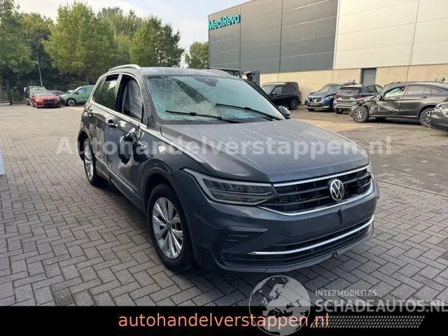 Volkswagen Tiguan 2021 фото 1