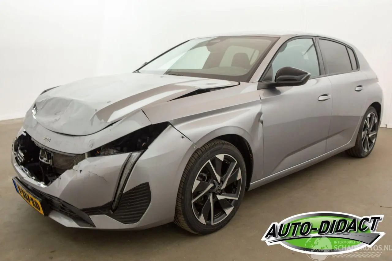 Peugeot 308 2023 фото 1