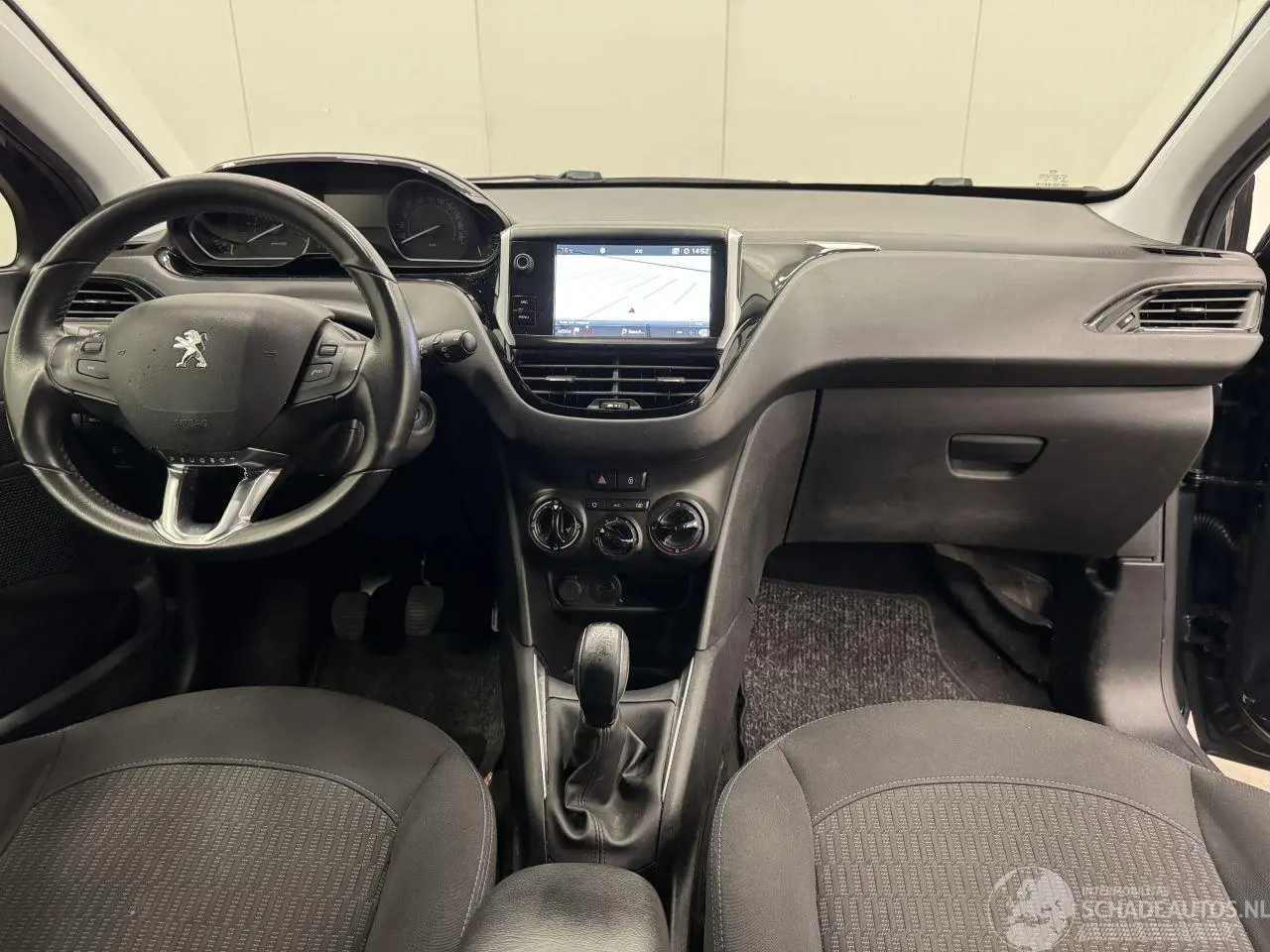 Peugeot 208 2019 фото 11