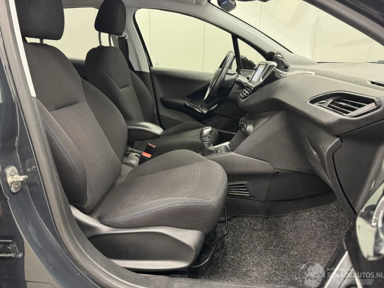 Peugeot 208 2019 фото 9