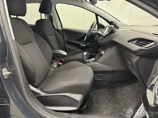 Peugeot 208 2019 фото 9