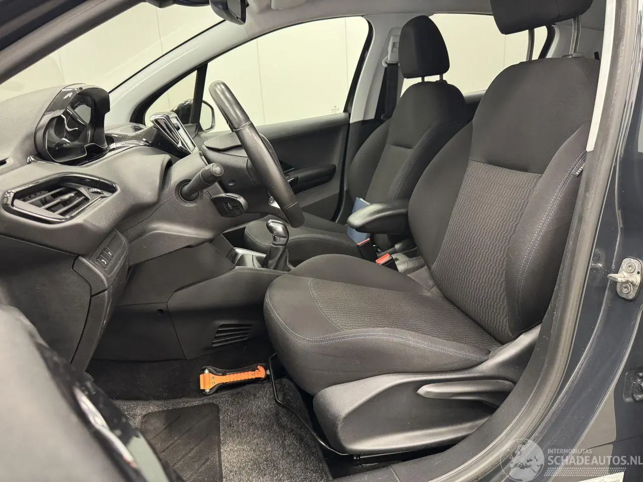 Peugeot 208 2019 фото 8