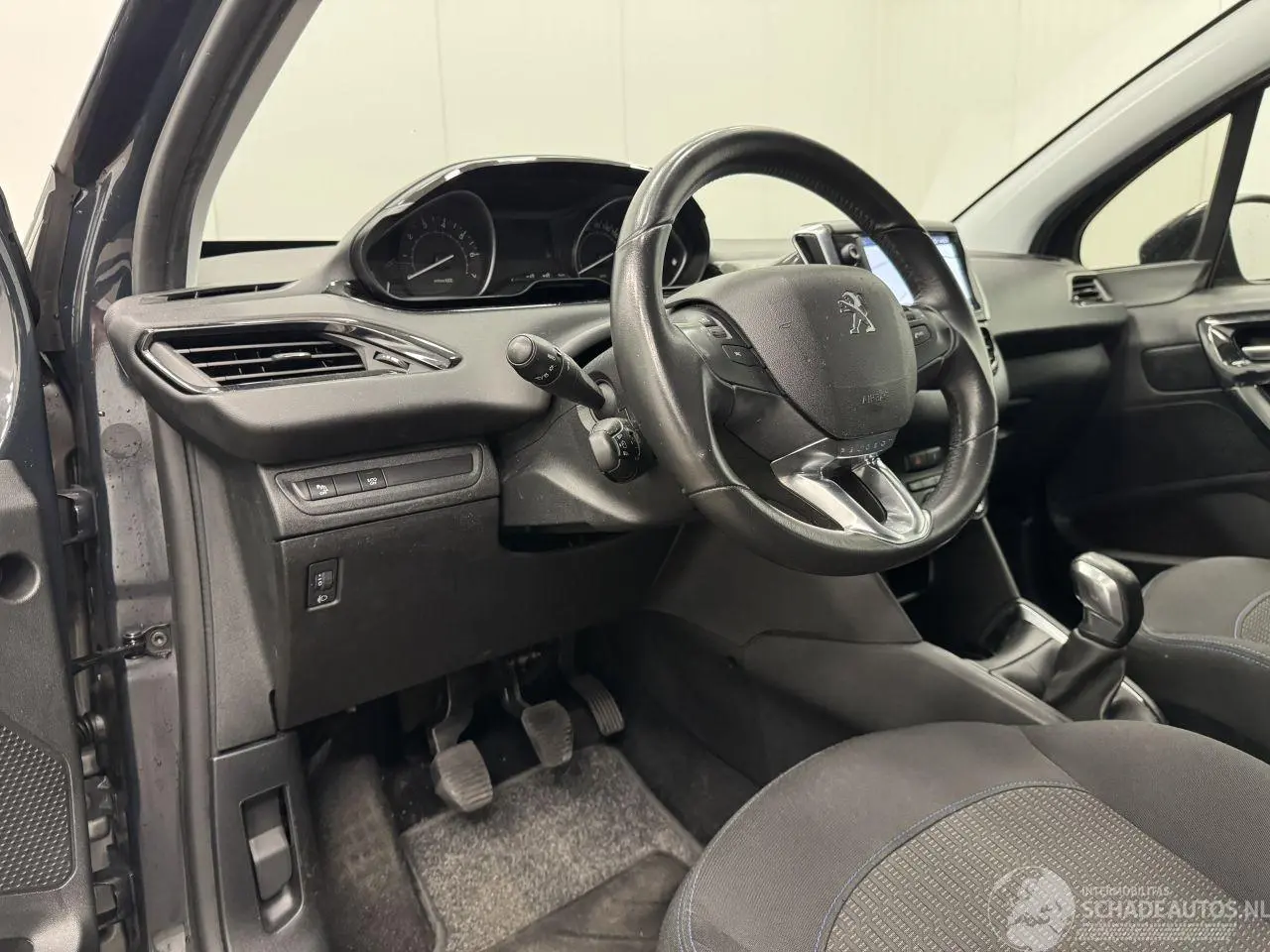 Peugeot 208 2019 фото 7